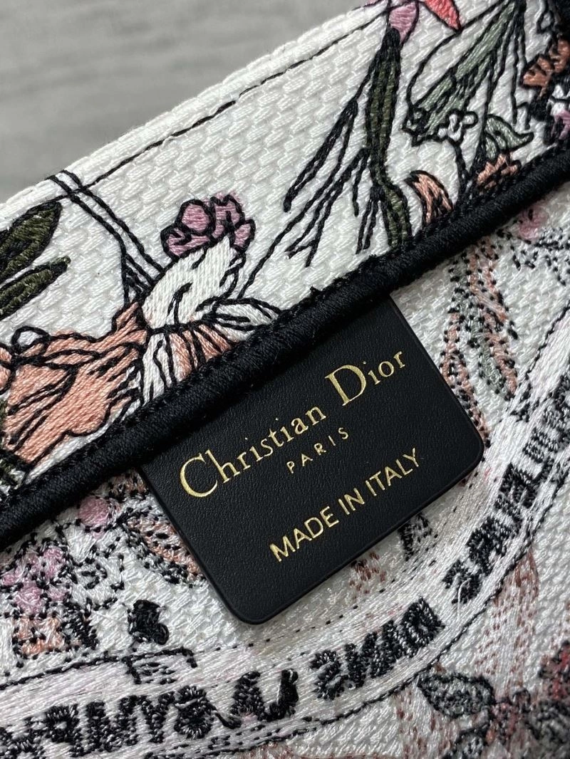 Trendsetting Christian Dior Shopping Bags 70394