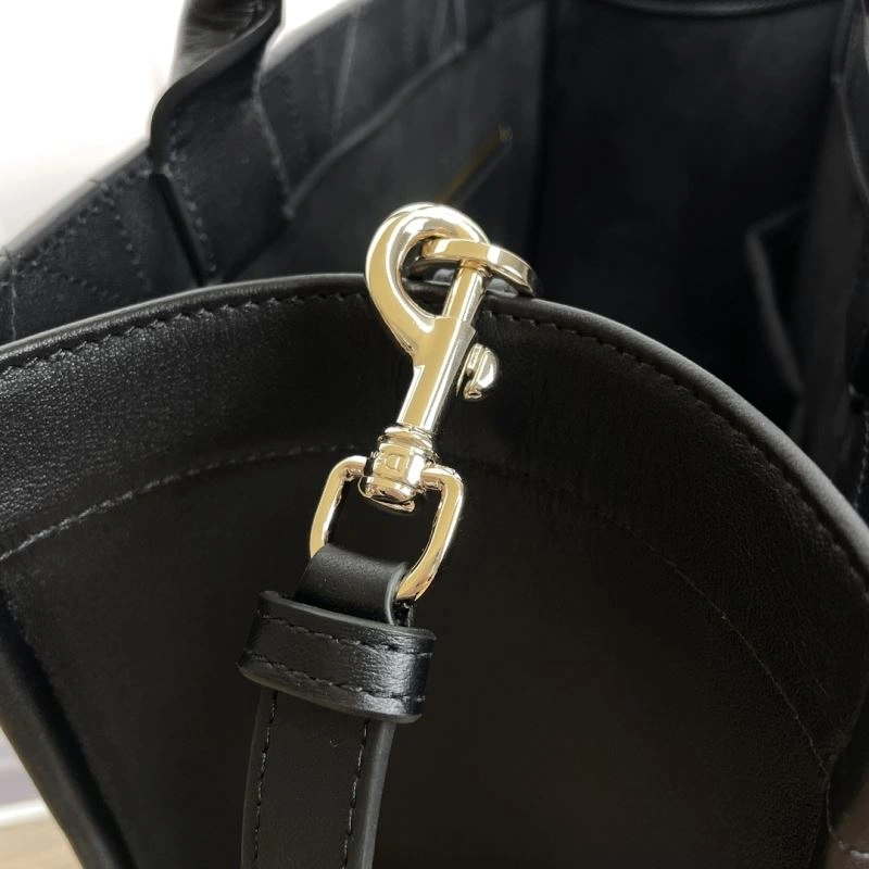 WellDesigned Christian Dior Shopping Bags 70375