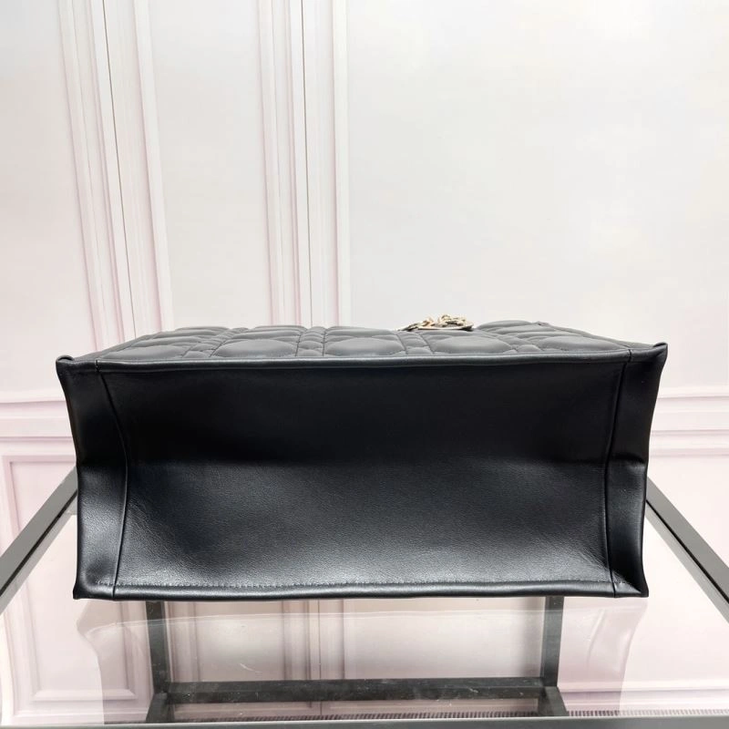 WellDesigned Christian Dior Shopping Bags 70375