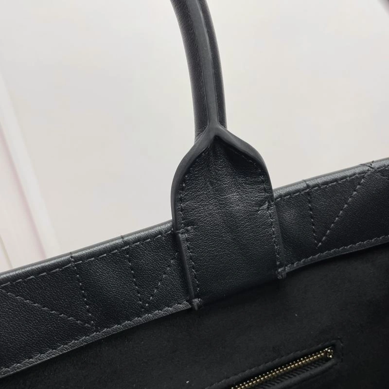 WellDesigned Christian Dior Shopping Bags 70375