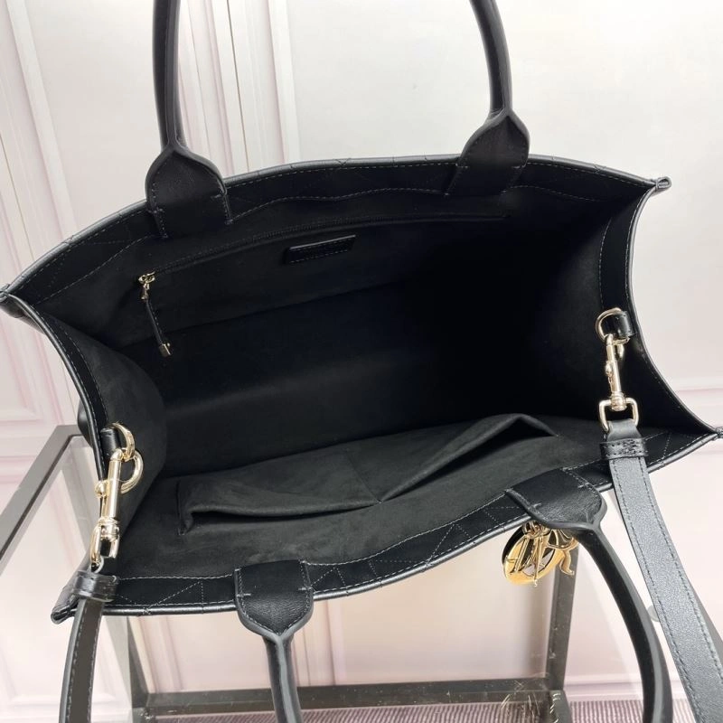 WellDesigned Christian Dior Shopping Bags 70375