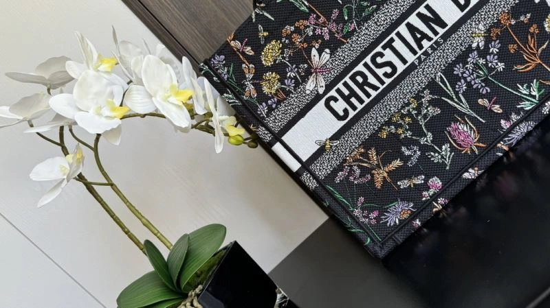 Christian Dior Shopping Bags MoistureWicking 70404