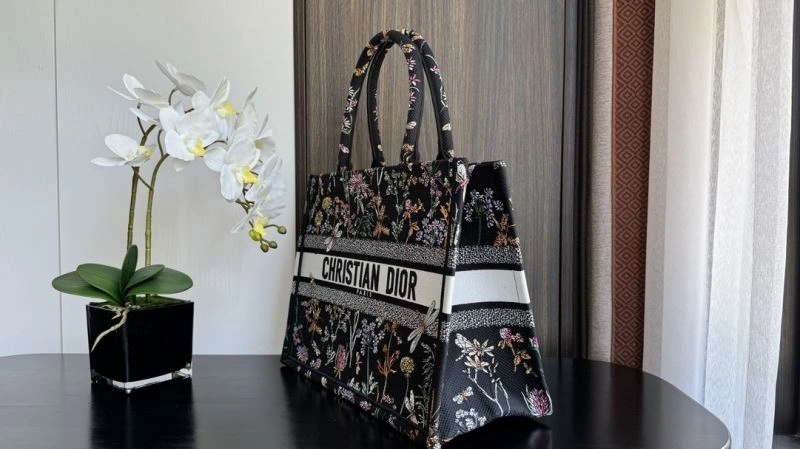 Christian Dior Shopping Bags MoistureWicking 70404