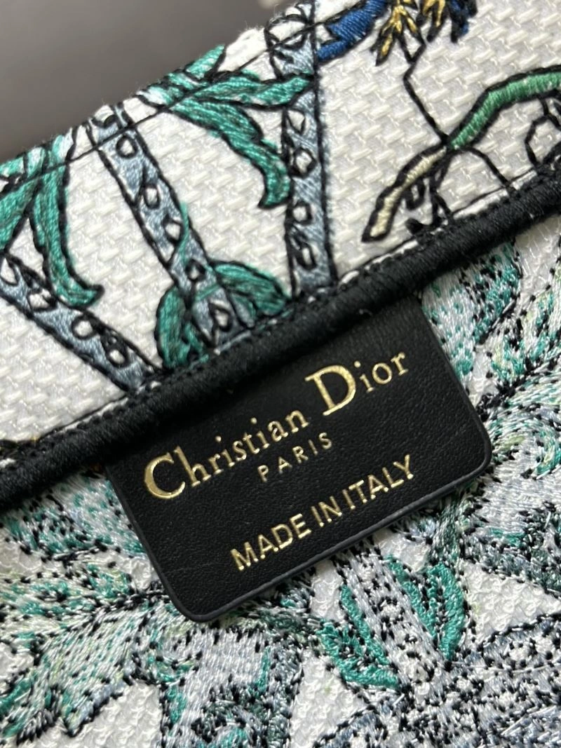 ModernLook Christian Dior Shopping Bags 70318