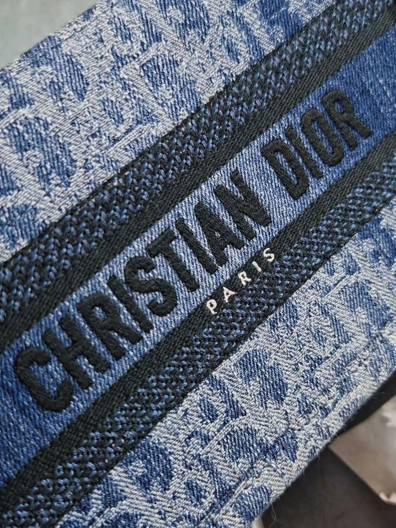 Seasonal Christian Dior Shopping Bags 70302