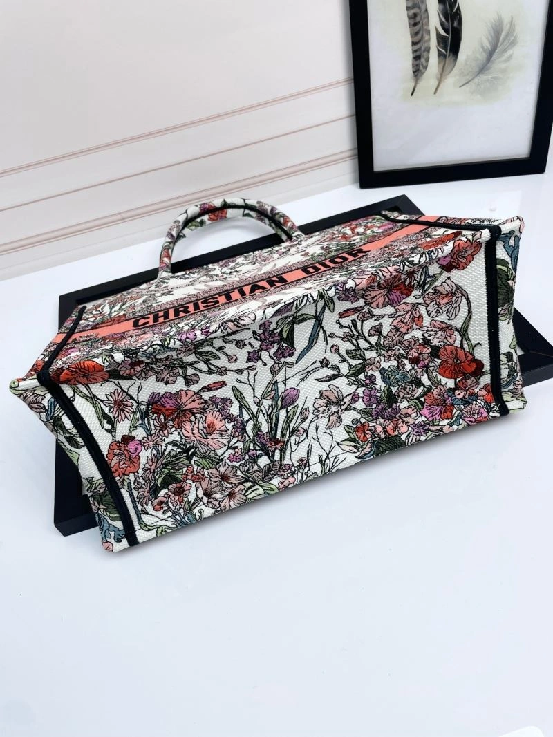 UrbanChic Christian Dior Shopping Bags 70341