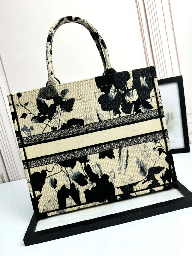 Christian Dior Shopping Bags ModernLook 70259