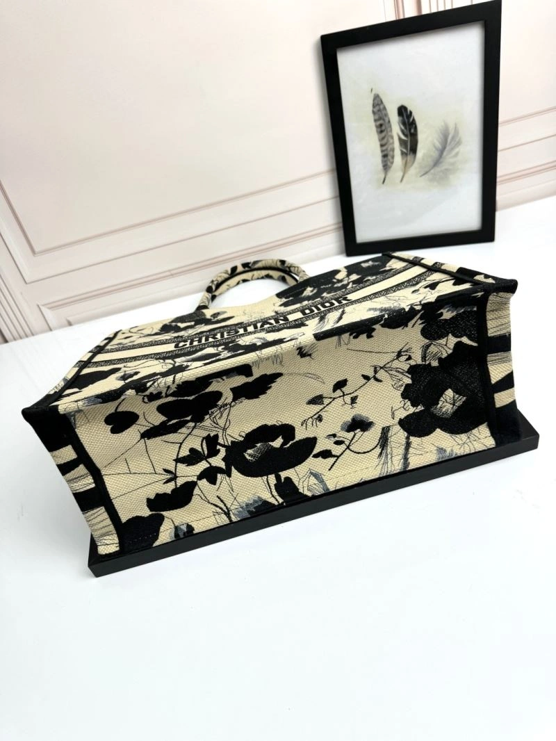 Christian Dior Shopping Bags ModernLook 70259