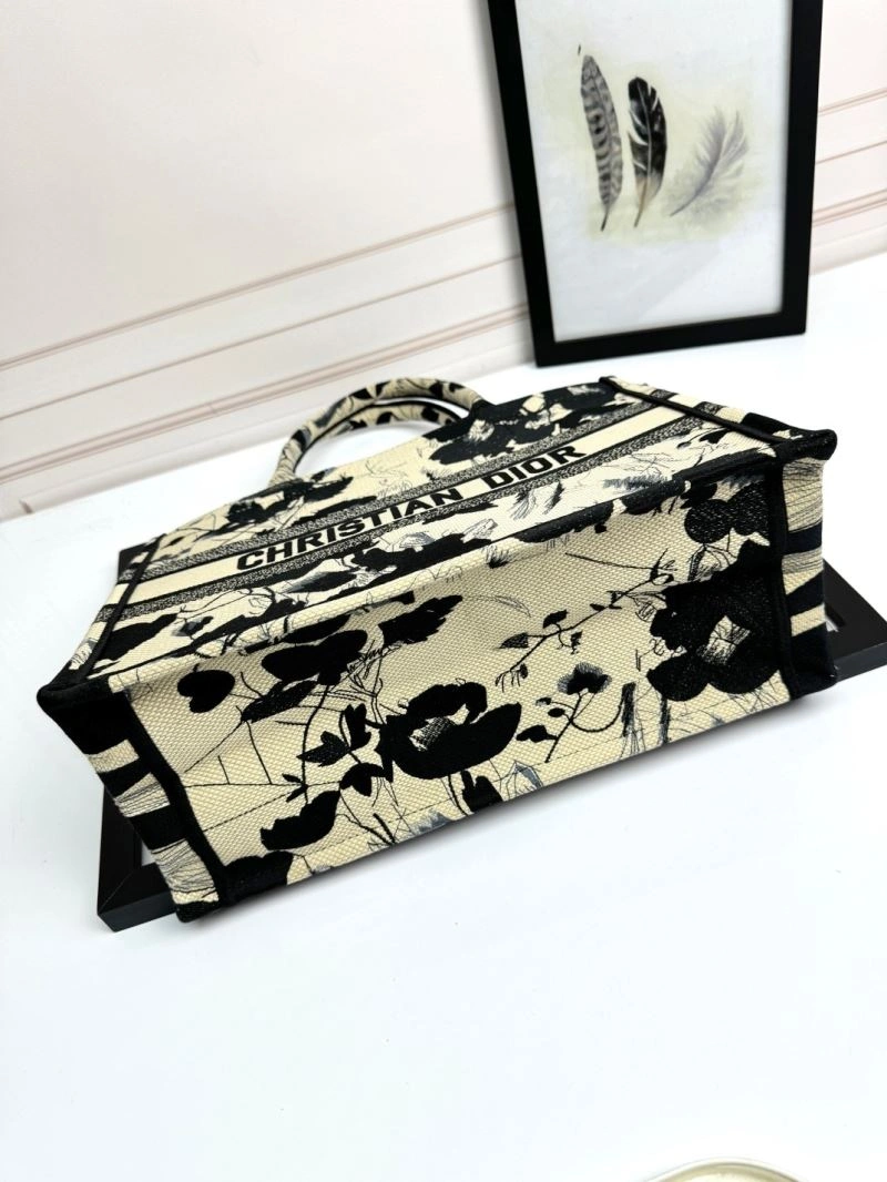 Sleek Christian Dior Shopping Bags 70263
