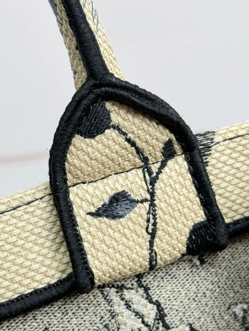 Sleek Christian Dior Shopping Bags 70263