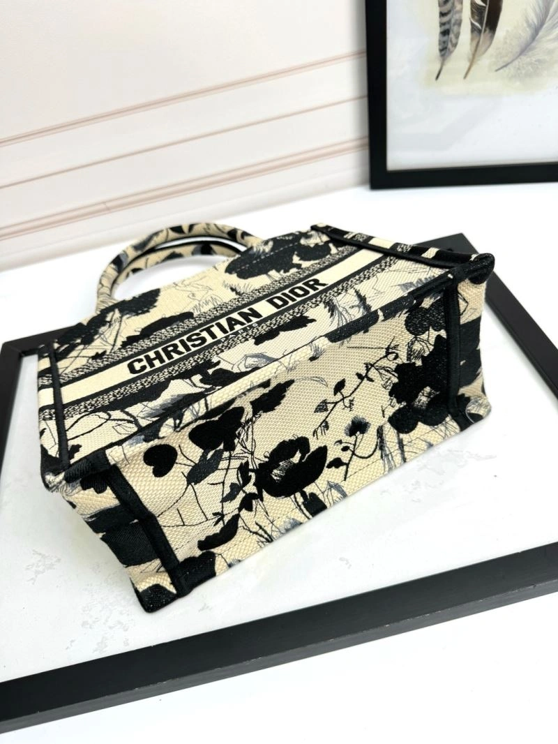 ModernLook Christian Dior Shopping Bags 70257