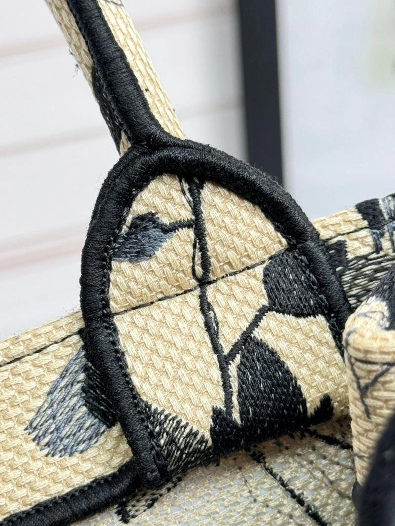 ModernLook Christian Dior Shopping Bags 70257