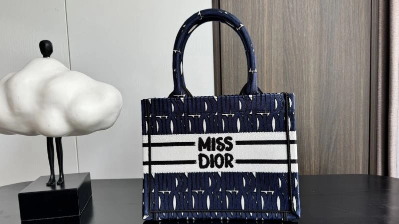 Elegant Christian Dior Shopping Bags 66680