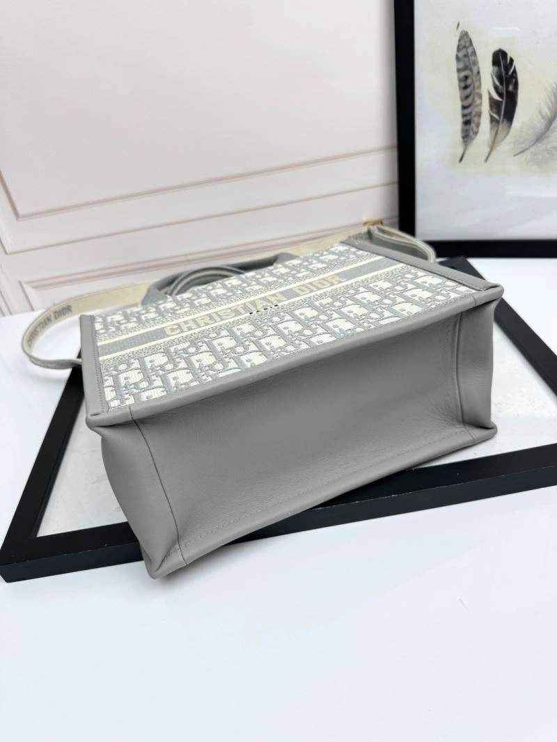 FashionForward Christian Dior Shopping Bags 66641