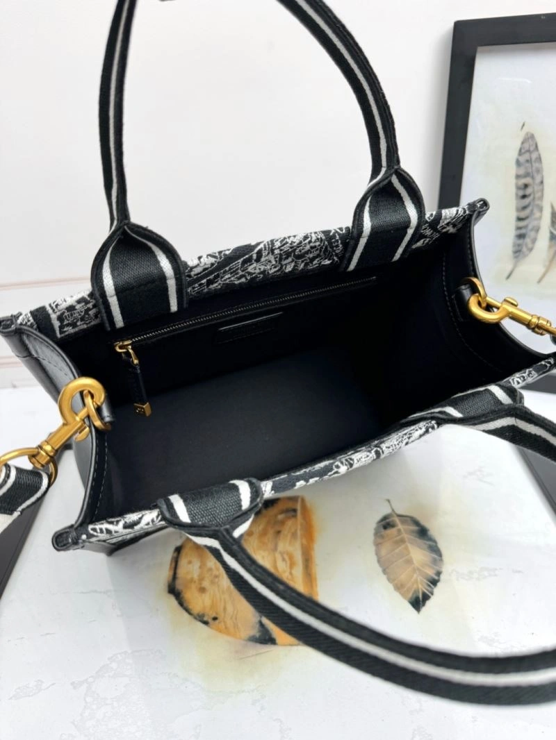 ModernLook Christian Dior Shopping Bags 66629
