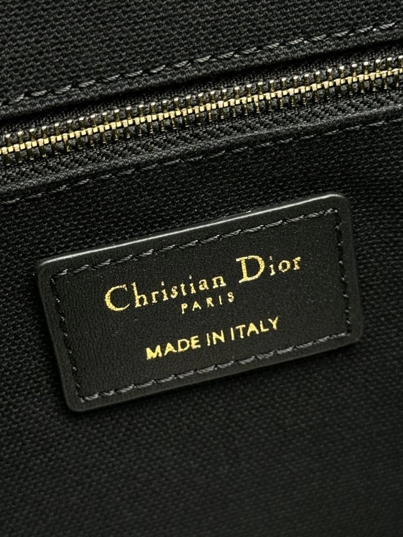 ModernLook Christian Dior Shopping Bags 66629