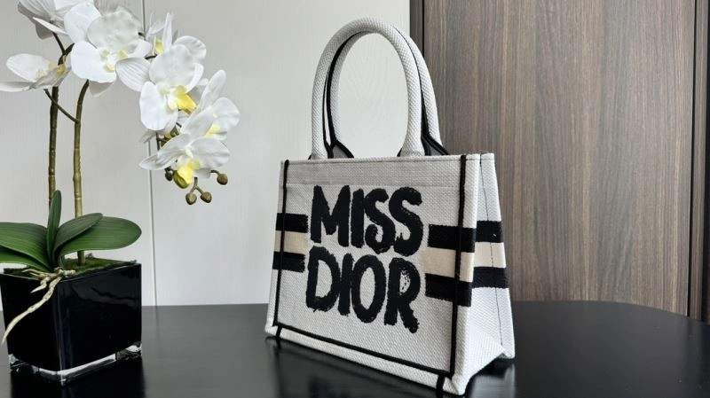 Christian Dior Shopping Bags Minimalist 66647