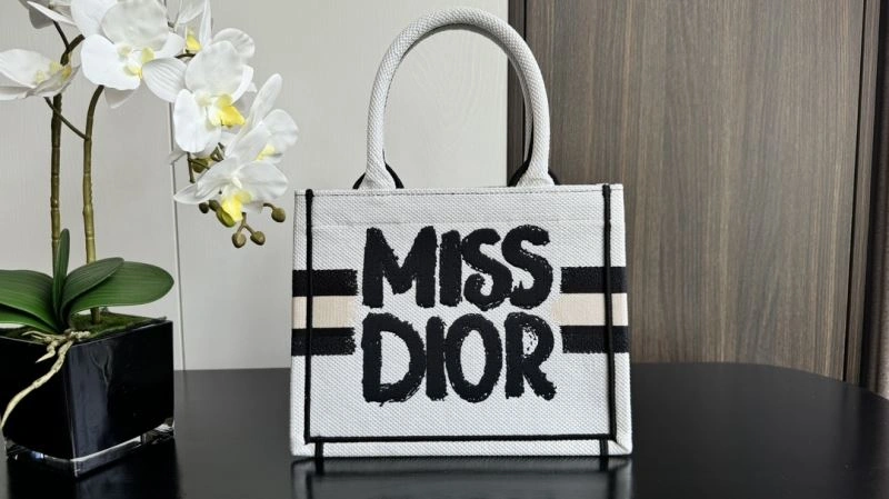 Christian Dior Shopping Bags Minimalist 66647