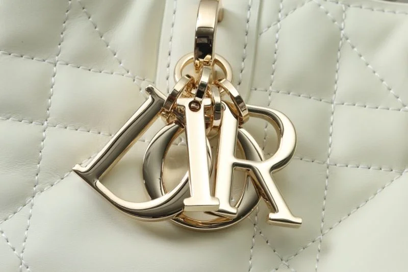 SmoothTexture Christian Dior Shopping Bags 47090