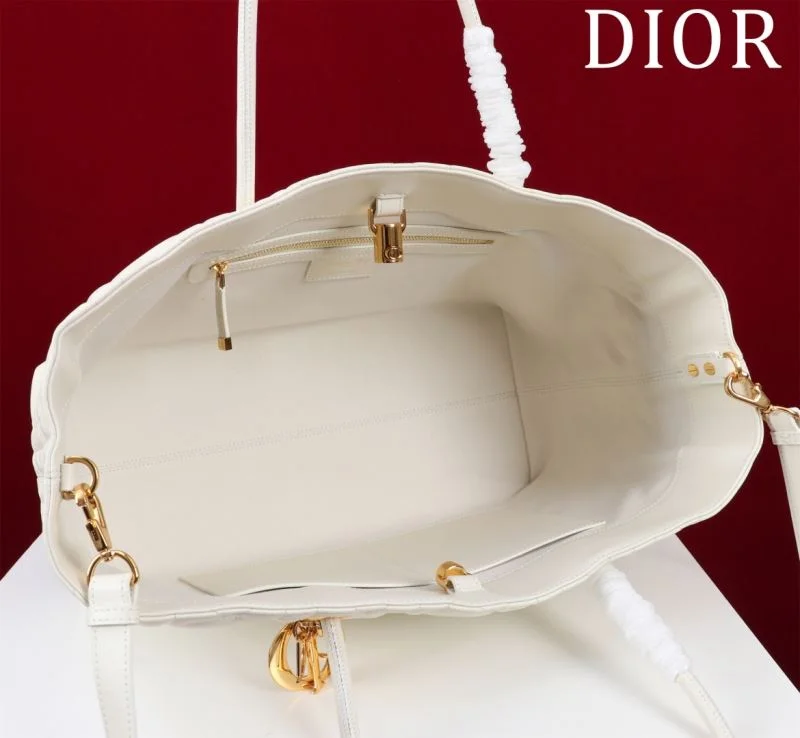 Christian Dior Shopping Bags FashionForward 47033