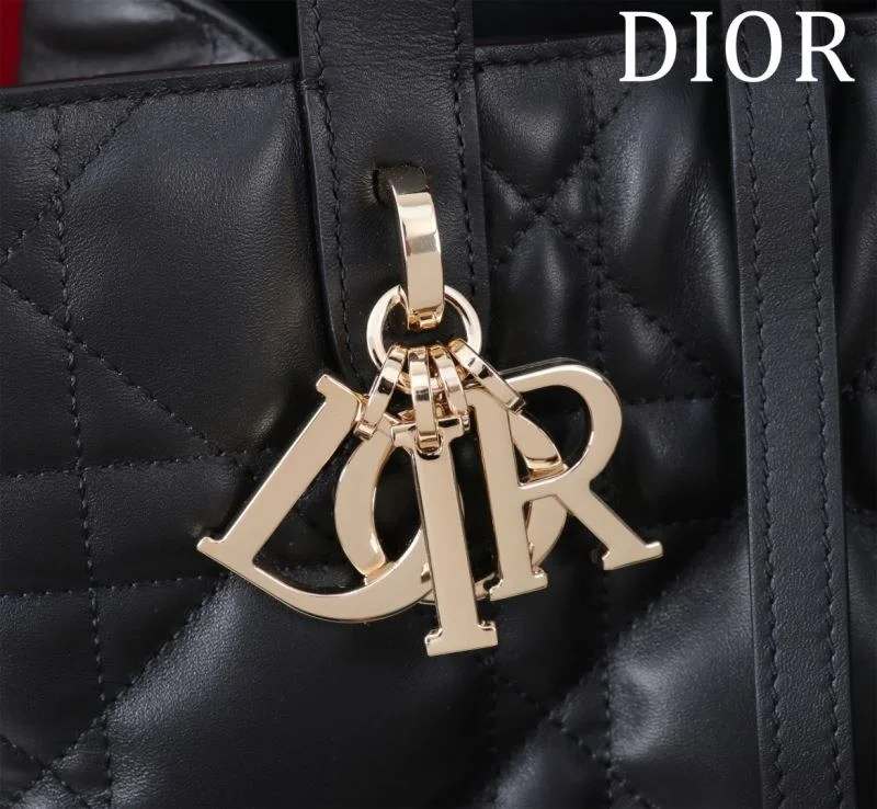 Effortless Christian Dior Shopping Bags 47087