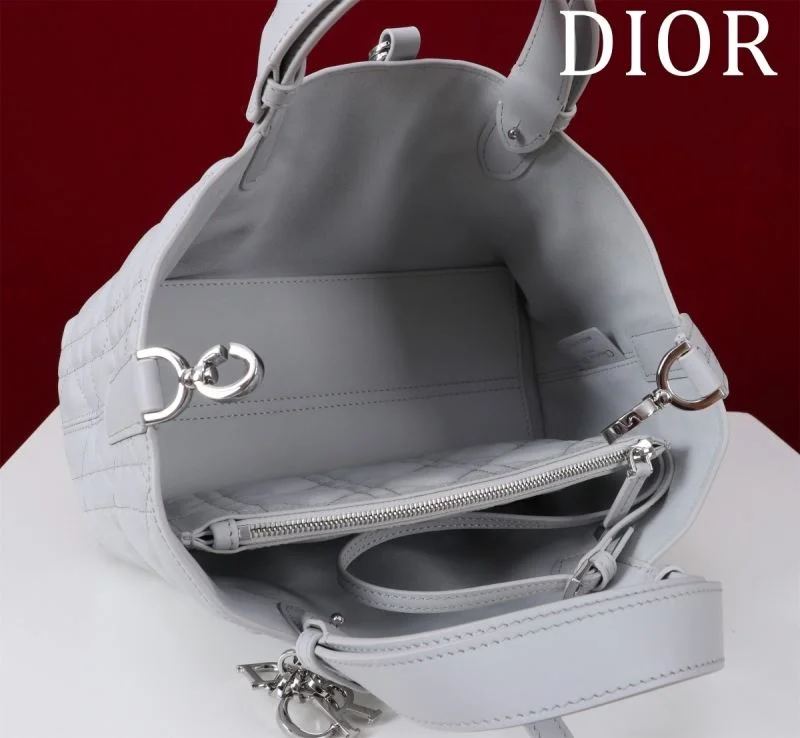 Elegant Christian Dior Shopping Bags 47018