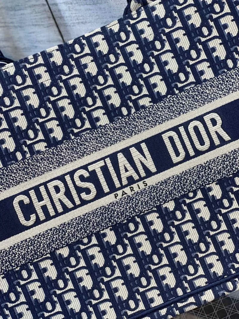Timeless Christian Dior Shopping Bags 46894