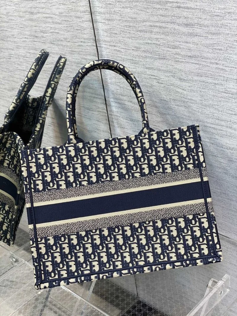 Timeless Christian Dior Shopping Bags 46894