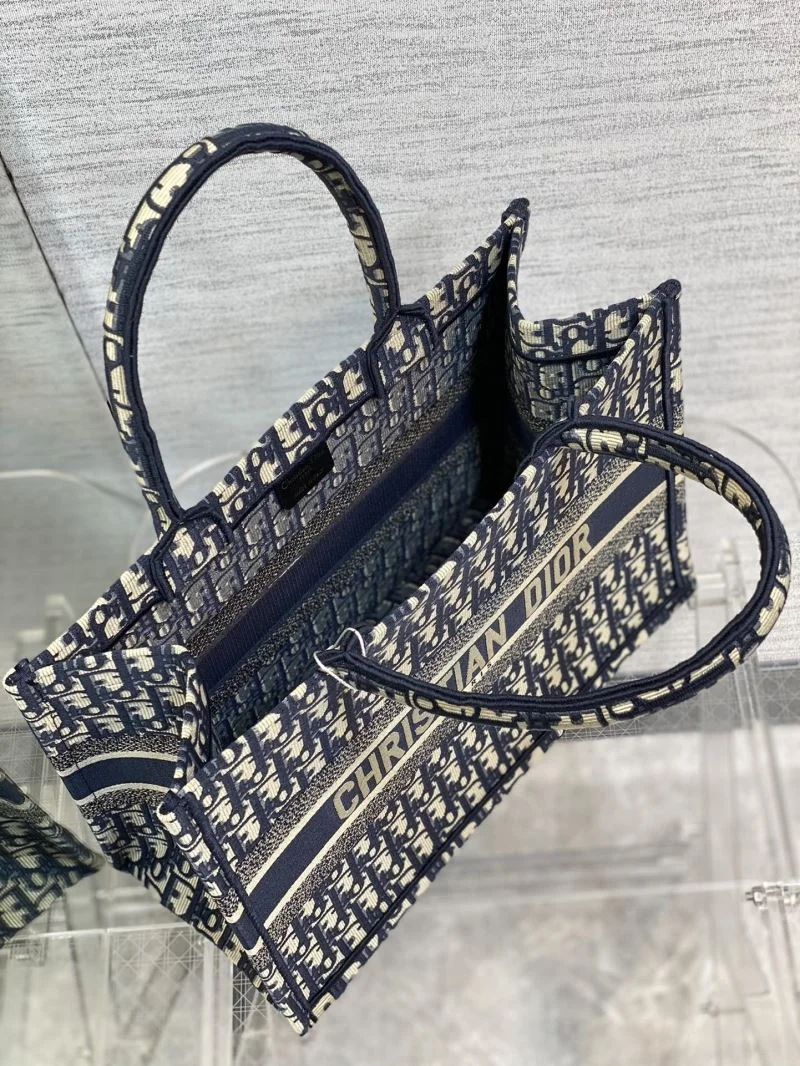 Timeless Christian Dior Shopping Bags 46894