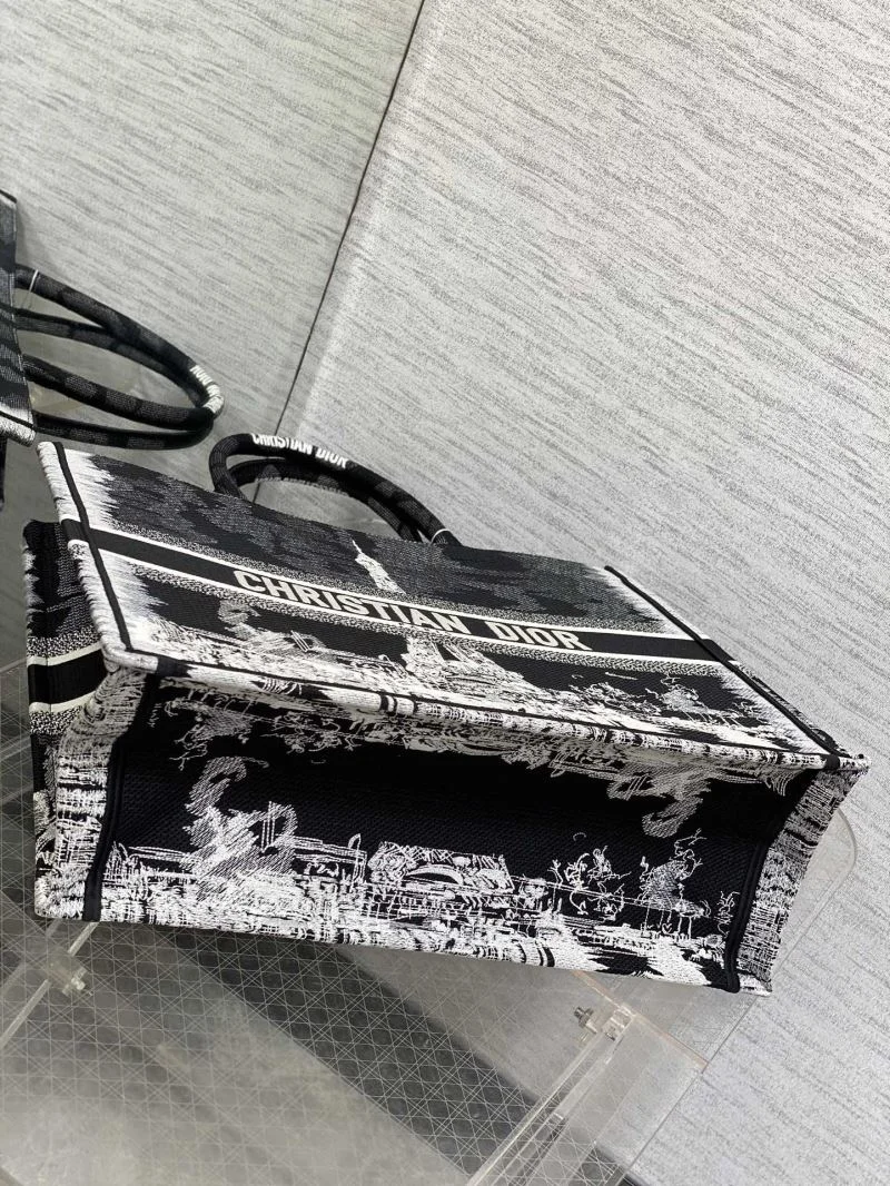 Effortless Christian Dior Shopping Bags 46883