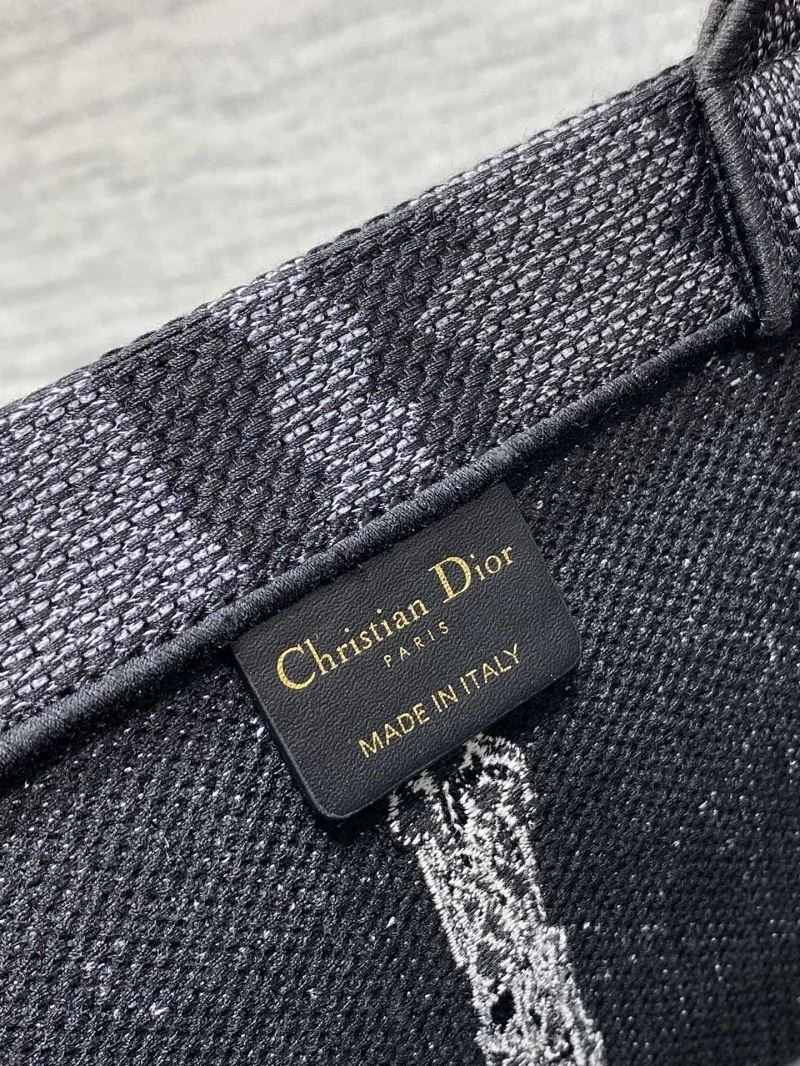 Effortless Christian Dior Shopping Bags 46883