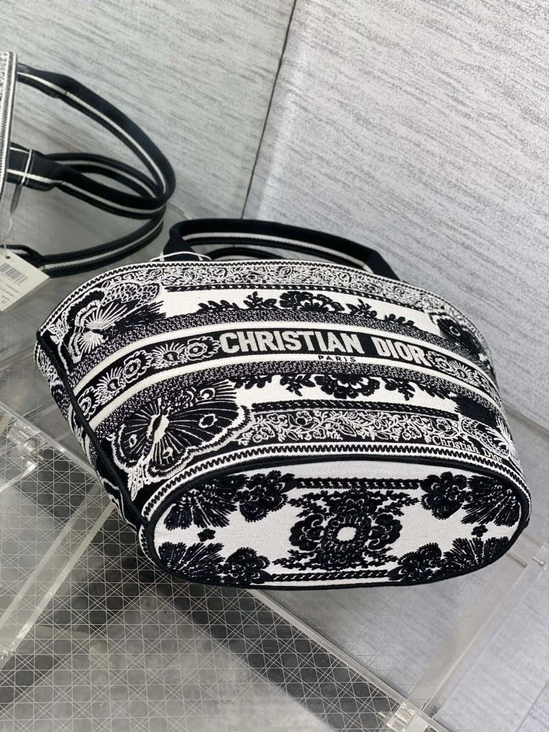 Trendsetting Christian Dior Shopping Bags 46838