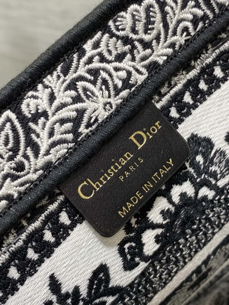 Trendsetting Christian Dior Shopping Bags 46838