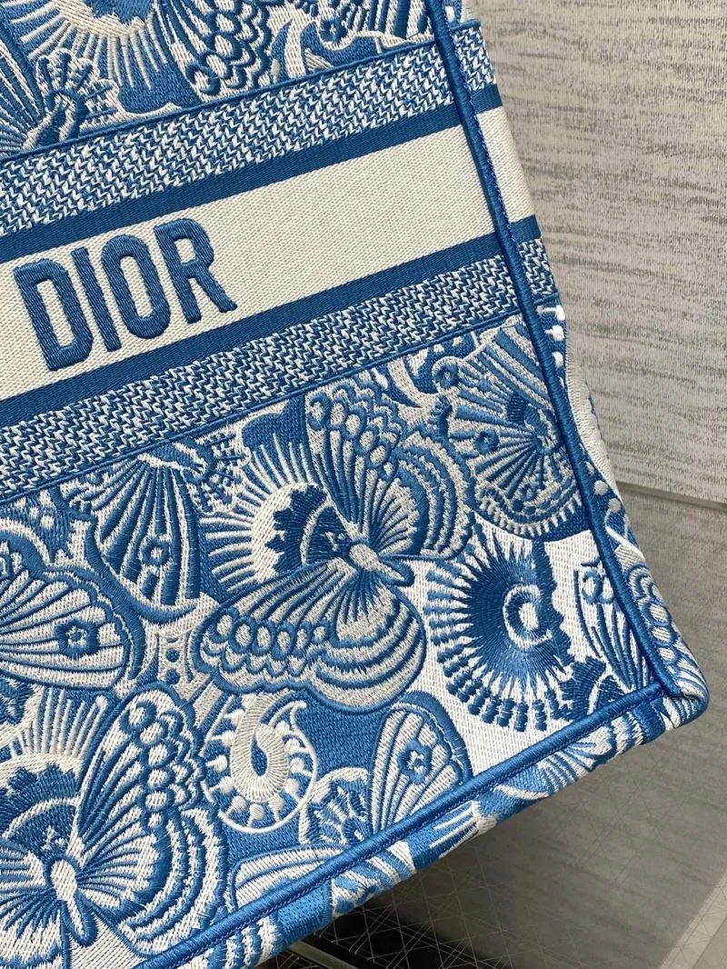 Sophisticated Christian Dior Shopping Bags 46856