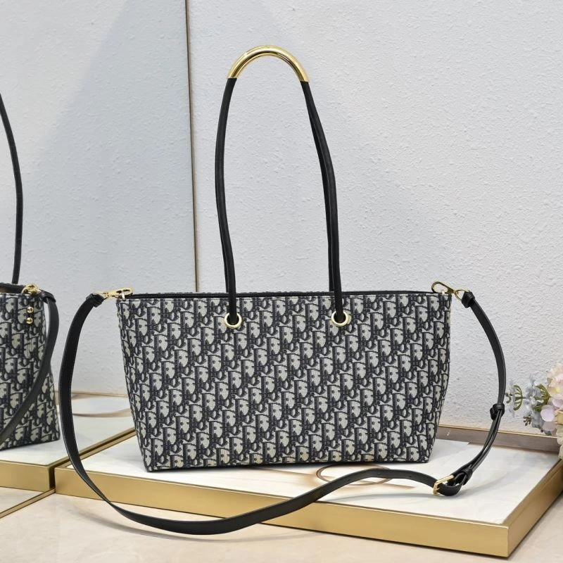 Effortless Christian Dior Shopping Bags 85520