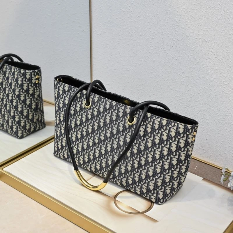 Effortless Christian Dior Shopping Bags 85520