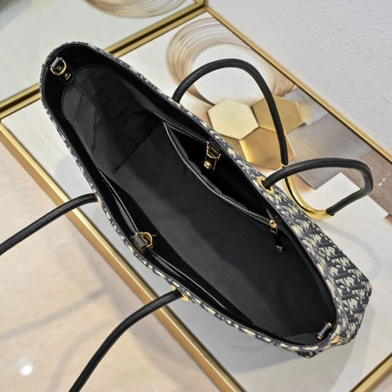 Effortless Christian Dior Shopping Bags 85520