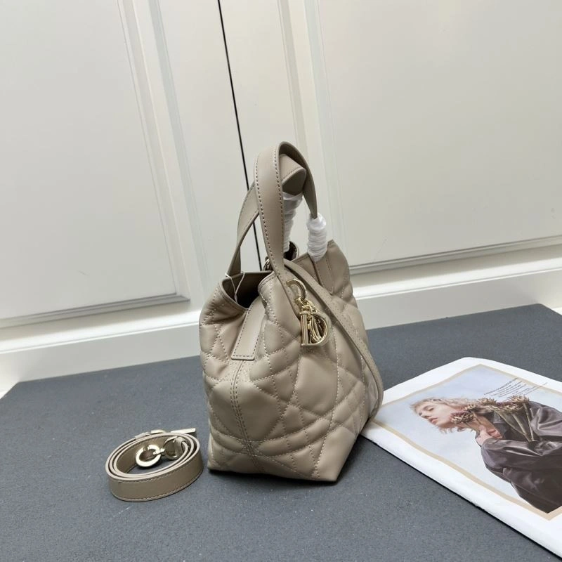 Elegant Christian Dior Shopping Bags 84236