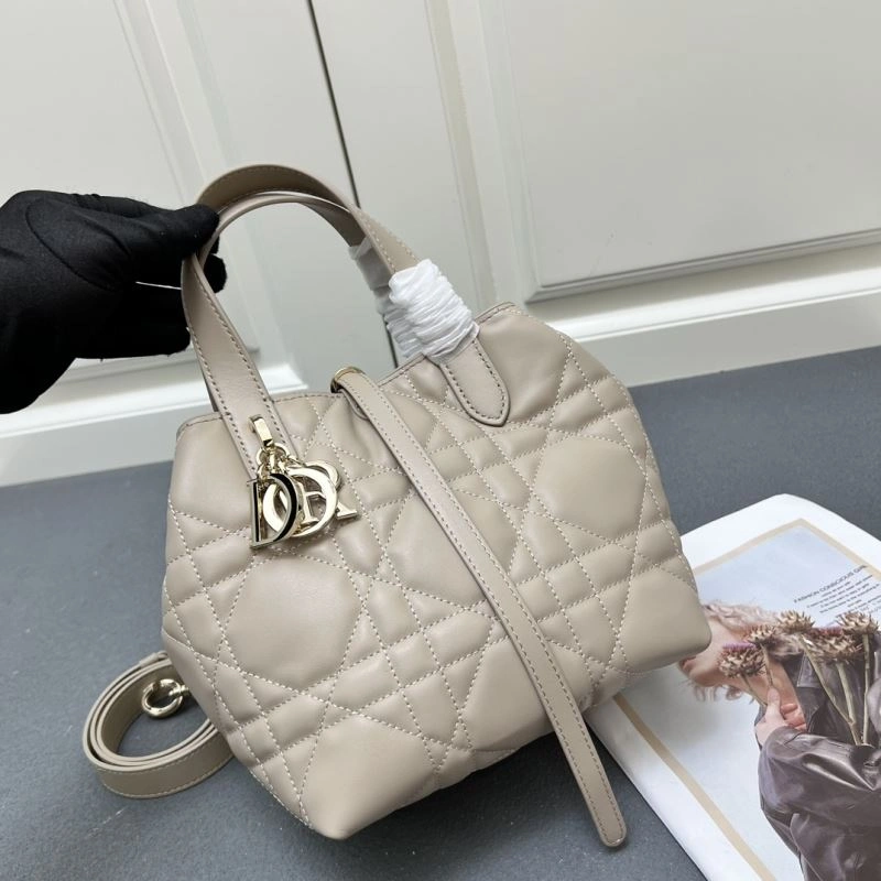 Elegant Christian Dior Shopping Bags 84236