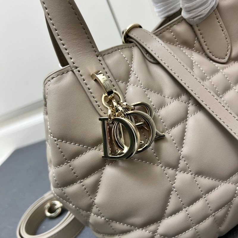 Elegant Christian Dior Shopping Bags 84236