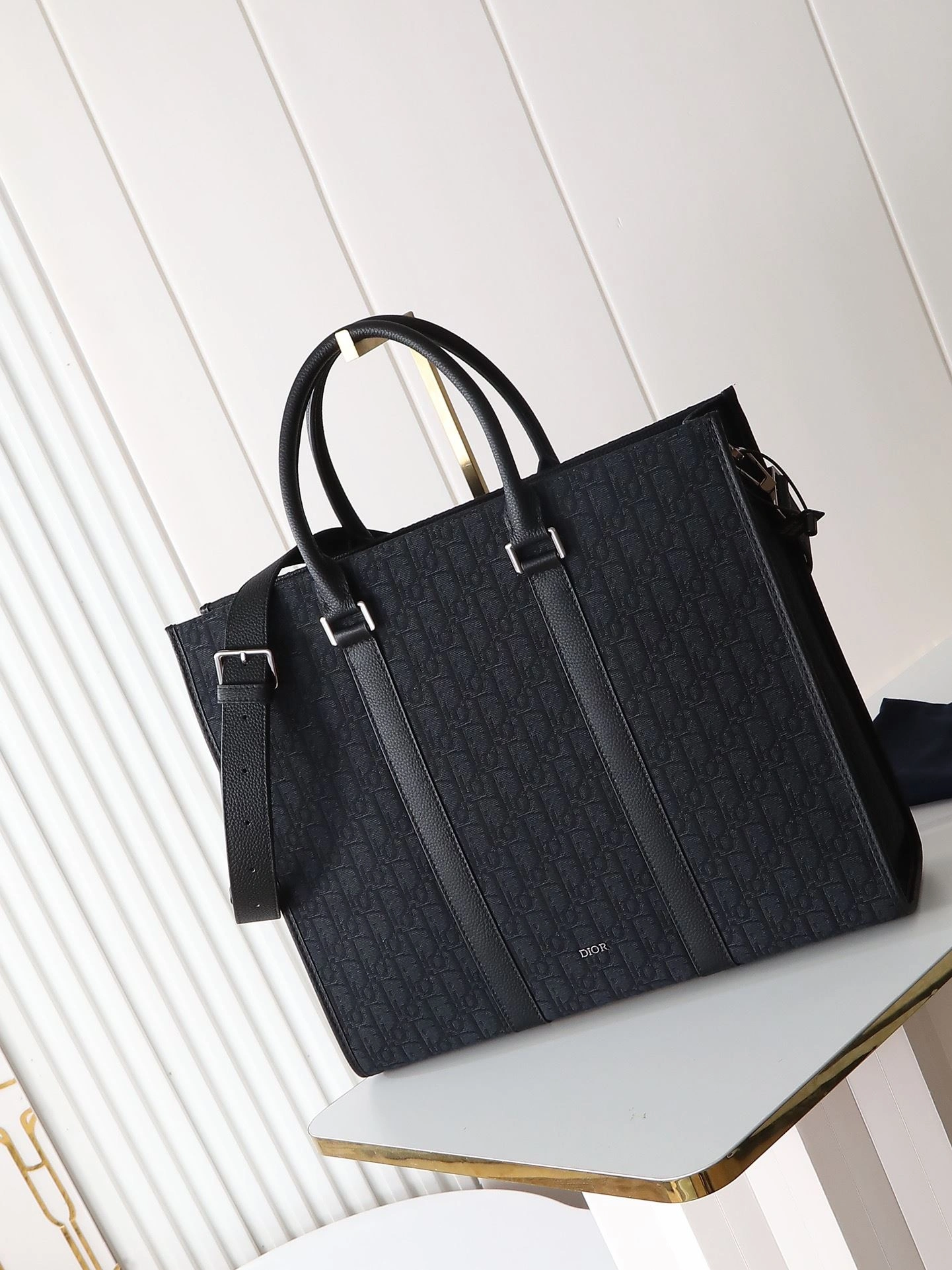 Sophisticated Christian Dior Shopping Bags 92176