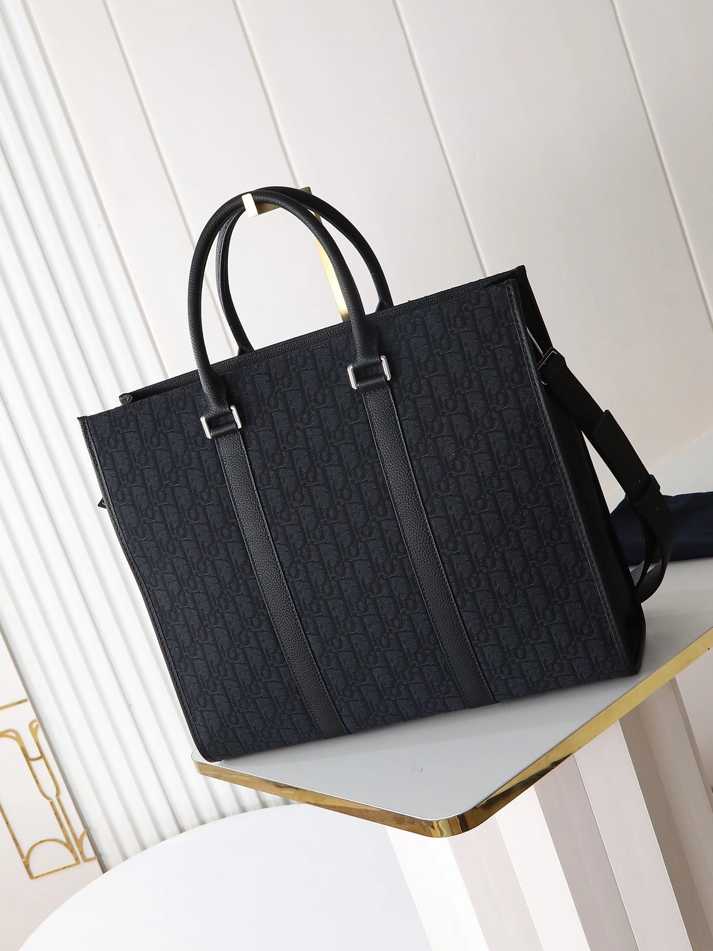 Sophisticated Christian Dior Shopping Bags 92176