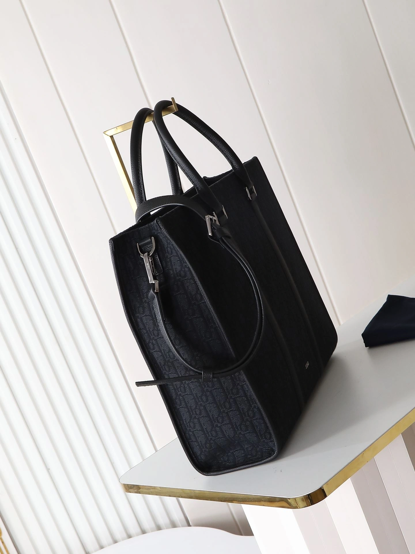 Sophisticated Christian Dior Shopping Bags 92176