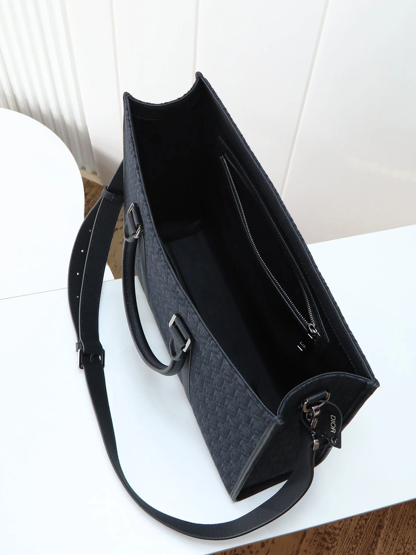 Sophisticated Christian Dior Shopping Bags 92176