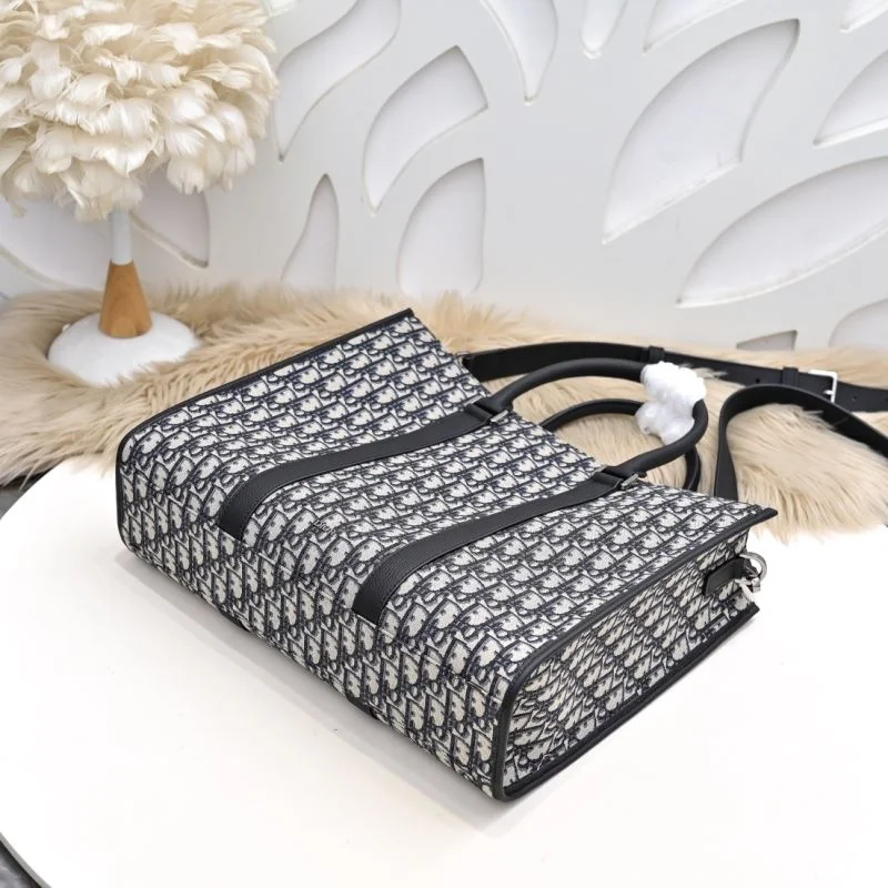 Timeless Christian Dior Shopping Bags 46282