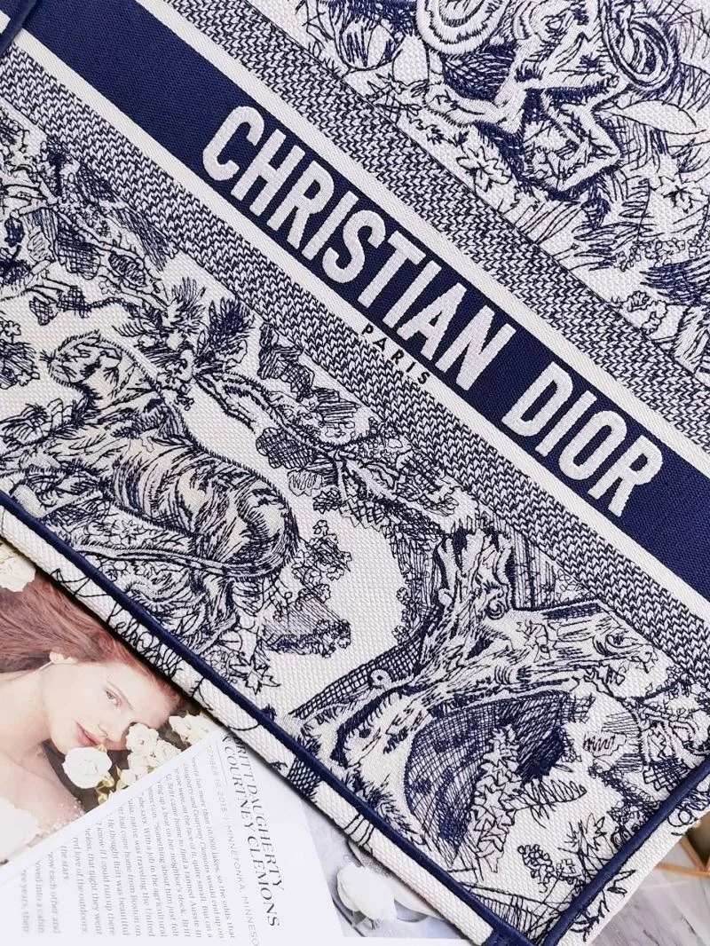 Timeless Christian Dior Shopping Bags 46217