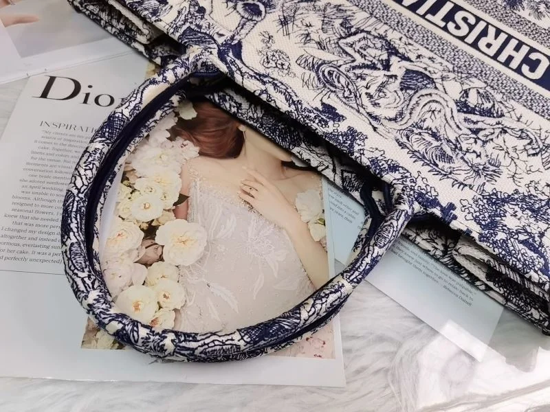 Timeless Christian Dior Shopping Bags 46217