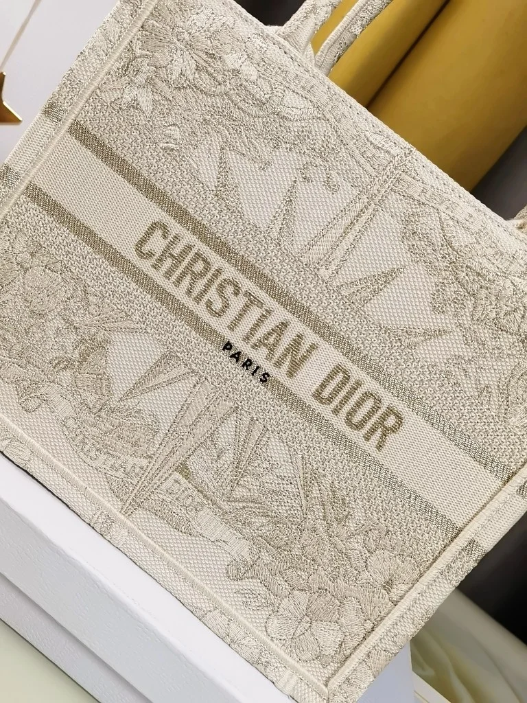 Casual Christian Dior Shopping Bags 46214