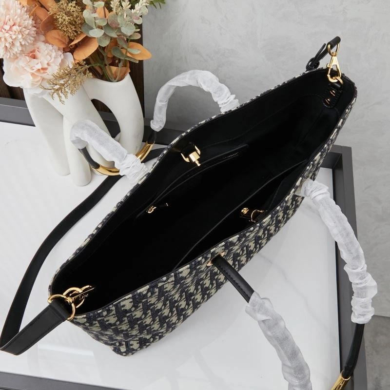 Christian Dior Shopping Bags ModernLook 86220