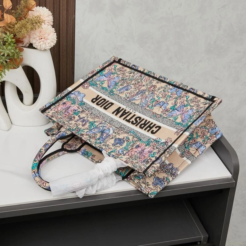 EyeCatching Christian Dior Shopping Bags 86190